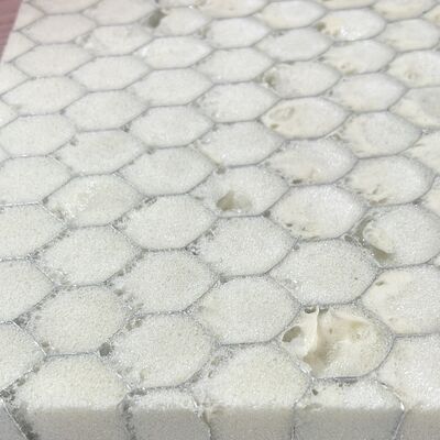 El núcleo de panal de aluminio lleno de espuma puede alcanzar la clase B1 de retardante de llama