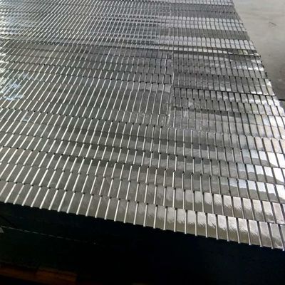 La base de panal de aluminio ranurada modificó la alta precisión de la ranura para requisitos particulares