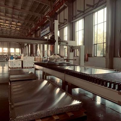 Equipo de línea de producción de paneles de panal de abejorro de aluminio continuo