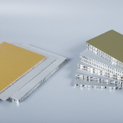 Construcción de revestimientos de PE y PVDF 1 2 Paneles de panal de aluminio