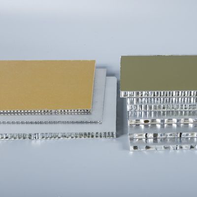Construcción de revestimientos de PE y PVDF 1 2 Paneles de panal de aluminio
