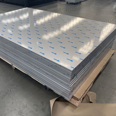 Panel de sandwich de panal de miel de aluminio con revestimiento de PVDF personalizable para el automóvil de carpa superior