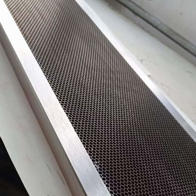 Núcleo de panal de miel de acero inoxidable de 1250 * 3000 mm de gran tamaño personalizable para aeroespacial