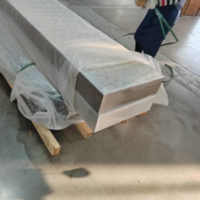 El panel de panal de abejorro de aluminio soldado utilizado en el techo flotante interno