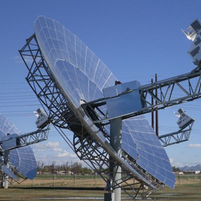 Se utilizan paneles de aluminio de panal de miel ligeros y resistentes en paneles solares