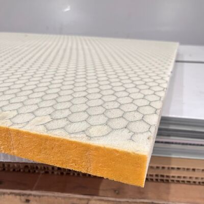 El núcleo de panal de aluminio lleno de espuma se puede utilizar para la decoración interior de los vagones de ferrocarril de alta velocidad