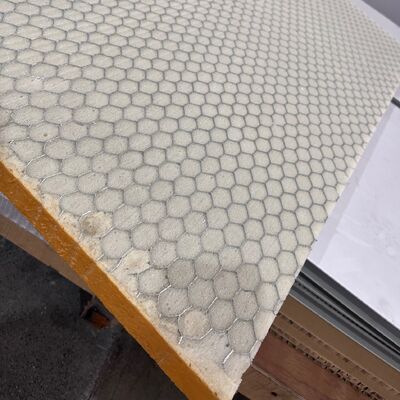 El núcleo de panal de aluminio lleno de espuma se puede utilizar para la decoración interior de los vagones de ferrocarril de alta velocidad