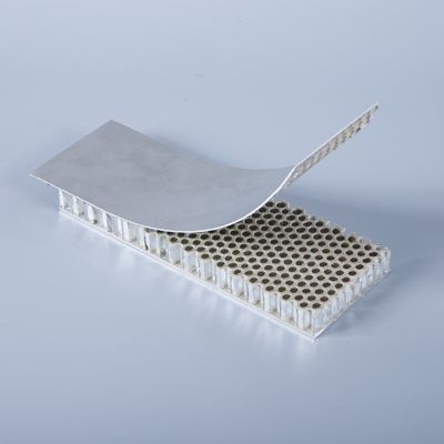 Resistencia al impacto ≥15 MPa/M2 Paneles de panal de aluminio para muros cortina de construcción