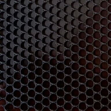 El núcleo del panal de abeja de plástico negro